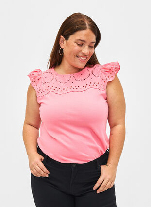 Zizzi T-shirt en coton biologique avec broderie anglaise, Strawberry Pink , Model image number 0