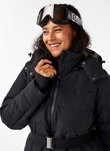 Zizzi Veste de ski avec capuche et ceinture, Black, Image image number 0