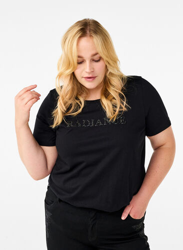 Zizzi T-shirt en coton avec motif strass, Black w. Radiance, Model image number 0