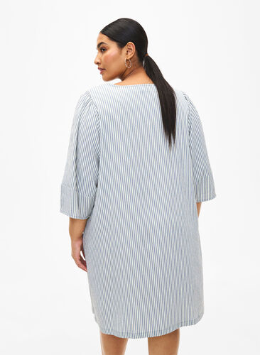 Zizzi Robe rayée à manches 3/4, Blue Stripe, Model image number 1