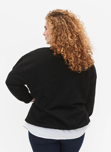 Zizzi Sweat-shirt avec texte brodé, Black Copenhagen , Model image number 1