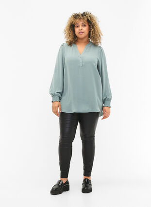 Zizzi Blouse avec smocks et décolleté en V, Chinois Green, Model image number 2