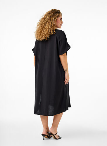 Zizzi Robe à col en V en viscose, Black, Model image number 1