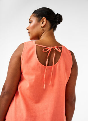 Zizzi Robe sans manches en mélange de coton avec du lin, Living Coral, Model image number 3