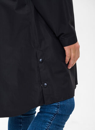 Zizzi Veste de pluie avec poches et capuche, Black, Model image number 2