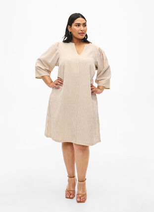 Zizzi Robe rayée à manches 3/4, Camel Stripe, Model image number 2