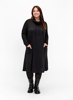 Zizzi Robe en jersey avec col montant et poches, Black, Model image number 2