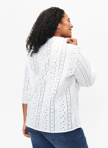 Zizzi Chemise en coton avec un motif à trous, Bright White, Model image number 1