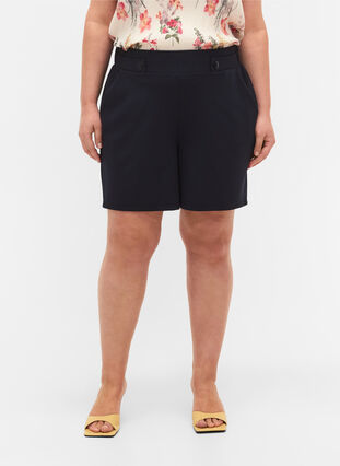 Zizzi Short avec poches et coupe ample, Night Sky, Model image number 3