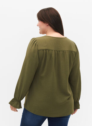 Zizzi Blouse à encolure en V avec manches longues, Kalamata, Model image number 1