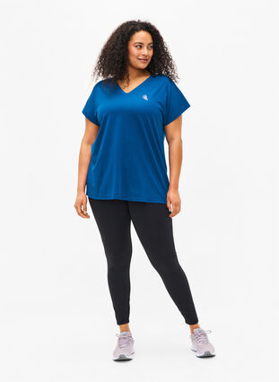 Zizzi T-shirt de sport ample avec col en V, Blue Opal, Model image number 2