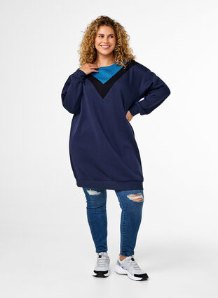 Zizzi Sweat long avec color block, Navy B. Color Block, Model image number 2