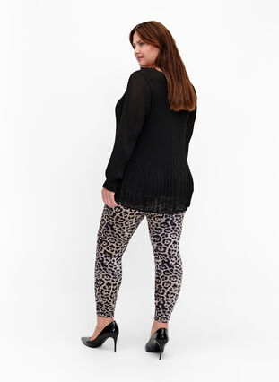 Zizzi Legging en velours avec imprimé léopard, Leopard, Model image number 1