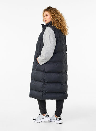 Zizzi Gilet long avec poches et fermeture éclair à double sens, Black, Model image number 1