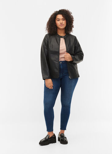 Zizzi Veste en simili-cuir avec poches, Black, Model image number 1