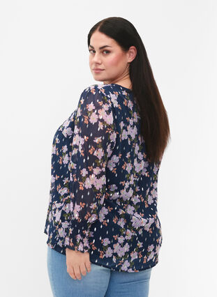 Zizzi Blouse à fleurs à manches longues et col en V, Blue Small Fl. AOP, Model image number 1