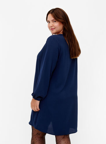 Zizzi Robe à manches longues et encolure en V, Navy, Model image number 1