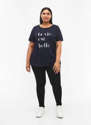 Zizzi T-shirt en coton avec imprimé texte, Night Sky W. La, Model image number 2