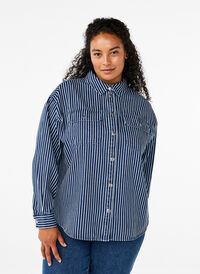 Chemise en jean rayée avec poches de poitrine, Blue Denim Stripe, Model