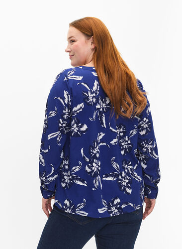 Zizzi FLASH - chemisier à manches longues avec imprimé, Navy Blazer Flower, Model image number 1