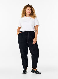 Pantalon en velours côtelé avec ceinture élastique, Black, Model