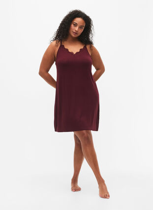 Zizzi Chemise de nuit avec bord dentelle en viscose, Port Royal, Model image number 2