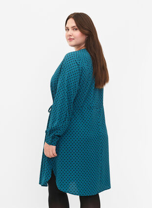 Zizzi Robe imprimée avec cordon à la taille, Shaded Spruce Dot, Model image number 1