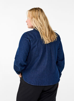 Zizzi Veste en jean avec poche de poitrine, Unwashed Denim, Model image number 1