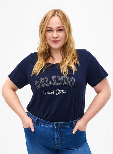 Zizzi T-shirt en coton avec texte, Navy B. Orlando, Model image number 0