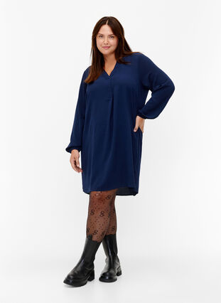 Zizzi Robe à manches longues et encolure en V, Navy, Model image number 2