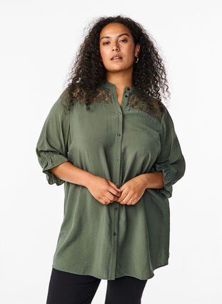 Zizzi Chemise longue en viscose avec détail en dentelle, Thyme, Model image number 0