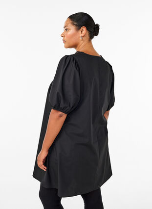 Zizzi Robe courte avec détails en dentelle, Black, Model image number 1