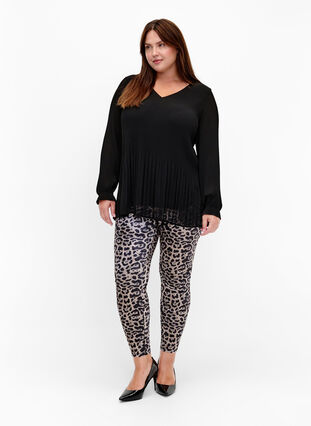 Zizzi Legging en velours avec imprimé léopard, Leopard, Model image number 2