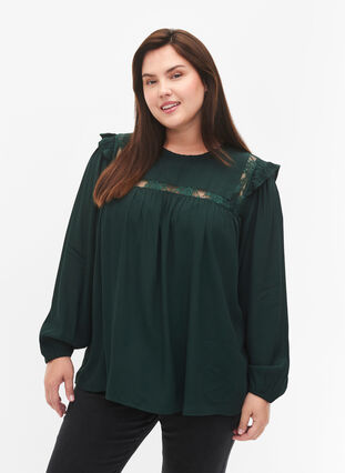 Zizzi Blouse en viscose avec froufrous et dentelle, Scarab, Model image number 0