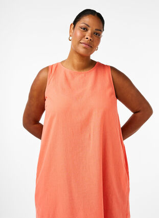 Zizzi Robe sans manches en mélange de coton avec du lin, Living Coral, Model image number 2