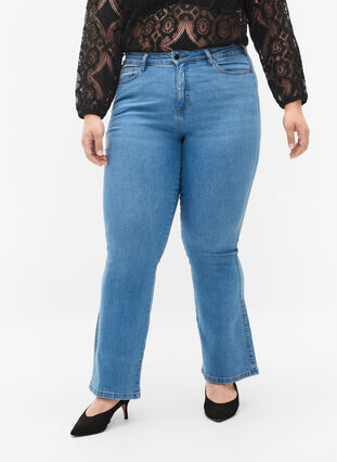 Zizzi Jeans bootcut Ellen à taille haute, Light blue, Model image number 3