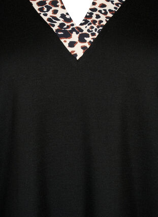 Zizzi Blouse à manches longues avec un aspect chemisier, Black Leo AOP, Packshot image number 2