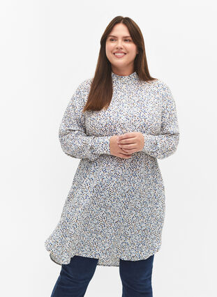 Zizzi Robe en viscose à pois avec boutons, Blue Dot AOP, Model image number 0