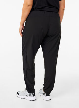 Zizzi Pantalon d’entraînement léger doté de poches, Black, Model image number 1