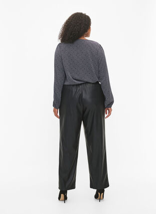 Zizzi Pantalon en simili-cuir avec poches, Black, Model image number 1