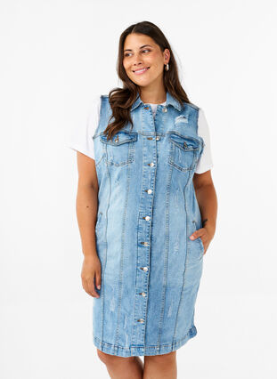 Zizzi Robe en jean sans manches avec détails à bords bruts, Light Blue Denim, Model image number 0