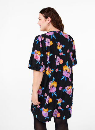 Zizzi Robe à manches courtes bouffantes et à imprimé floral, Black w. flower AOP, Model image number 1