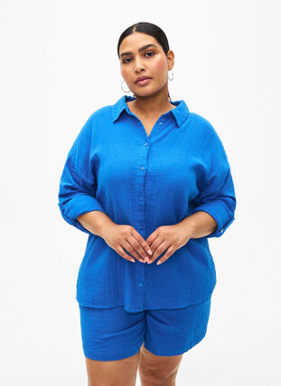 Zizzi Short en mousseline de coton avec poches, Victoria blue, Model image number 0