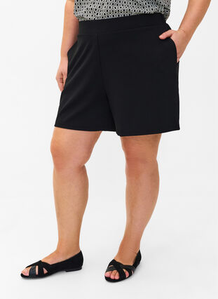 Zizzi FLASH - Shorts amples avec des poches, Black, Model image number 2