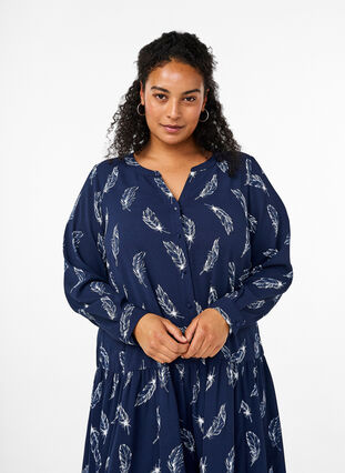 Zizzi Robes midi à manches longues, Navy B. Feather AOP, Model image number 2