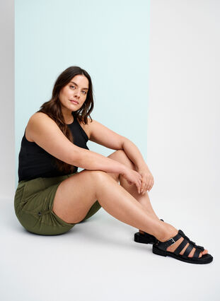 Zizzi Short ample avec poches en coton, Ivy Green, Image image number 0