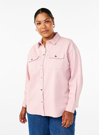 Chemise en jean de couleur unie dotée de poches sur la poitrine, Pale Mauve, Model